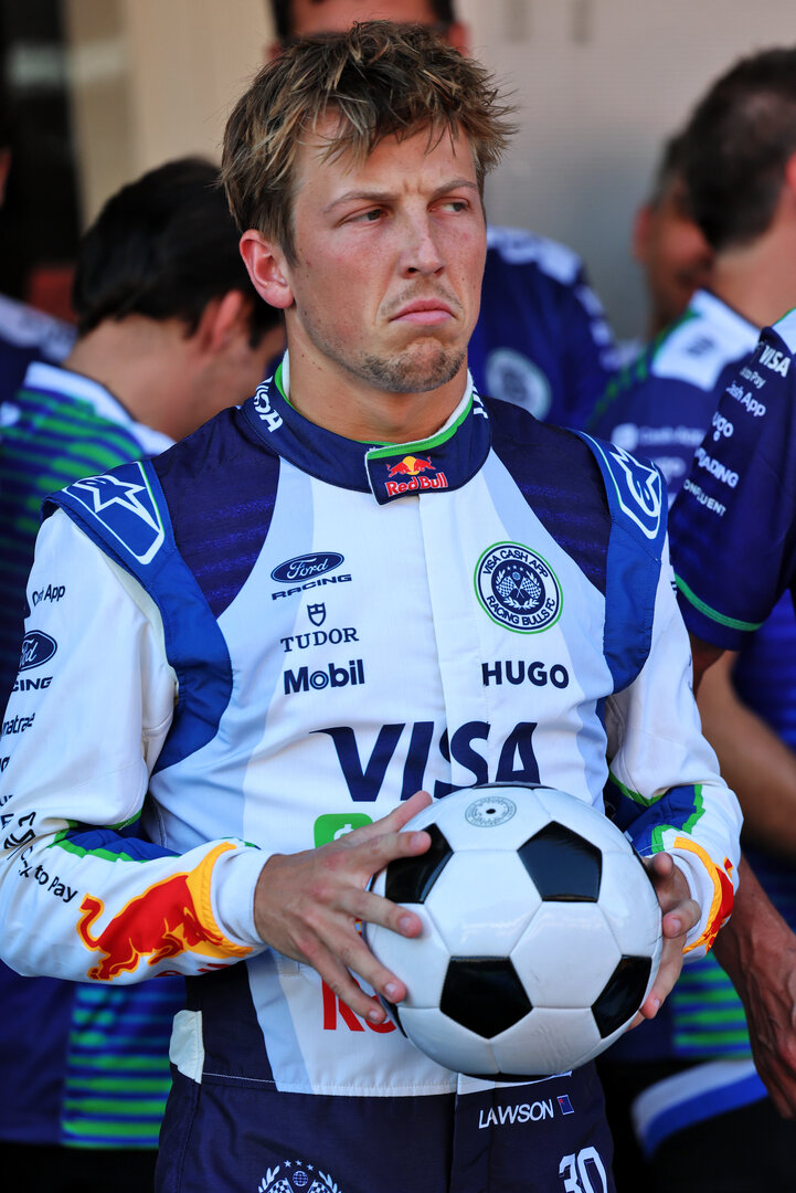 GP CATALUNYA, Liam Lawson (NZL) Racing Bulls Formula One Team at a team photograph.
11.06.2026. Formula 1 World Championship, Rd 7, Barcelona-Catalunya Grand Prix, Barcelona, Spain, Preparation Day.
- www.xpbimages.com, EMail: requests@xpbimages.com © Copyright: Batchelor / XPB Images