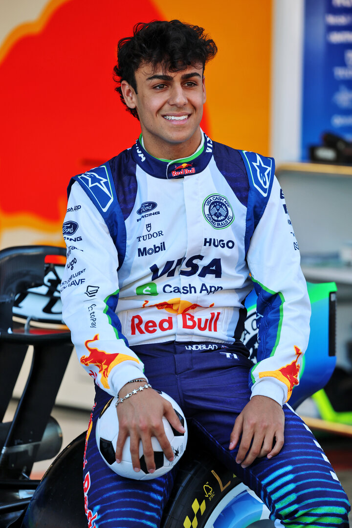GP CATALUNYA, Arvid Lindblad (GBR) Racing Bulls Formula One Team at a team photograph.
11.06.2026. Formula 1 World Championship, Rd 7, Barcelona-Catalunya Grand Prix, Barcelona, Spain, Preparation Day.
- www.xpbimages.com, EMail: requests@xpbimages.com © Copyright: Batchelor / XPB Images