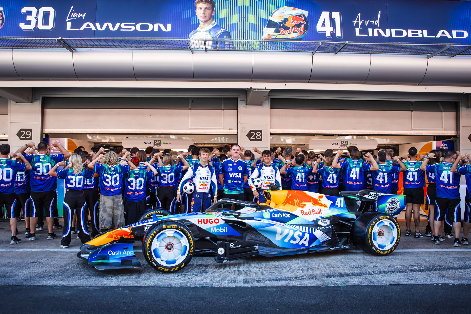 GP CATALUNYA, (L to R): Liam Lawson (NZL) Racing Bulls Formula One Team; Alan Permane (GBR) Racing Bulls Formula One Team Team Principal; e Arvid Lindblad (GBR) Racing Bulls Formula One Team, at a team photograph.
11.06.2026. Formula 1 World Championship, Rd 7, Barcelona-Catalunya Grand Prix, Barcelona, Spain, Preparation Day.
- www.xpbimages.com, EMail: requests@xpbimages.com © Copyright: Bearne / XPB Images