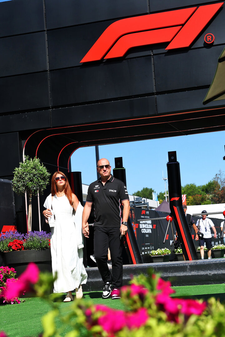 GP CATALUNYA, (L to R): Cassidy Towriss (USA) with her husband Dan Towriss (USA) Cadillac F1 Team e TWG Motorsports CEO.
12.06.2026. Formula 1 World Championship, Rd 7, Barcelona-Catalunya Grand Prix, Barcelona, Spain, Practice Day.
- www.xpbimages.com, EMail: requests@xpbimages.com © Copyright: Bearne / XPB Images