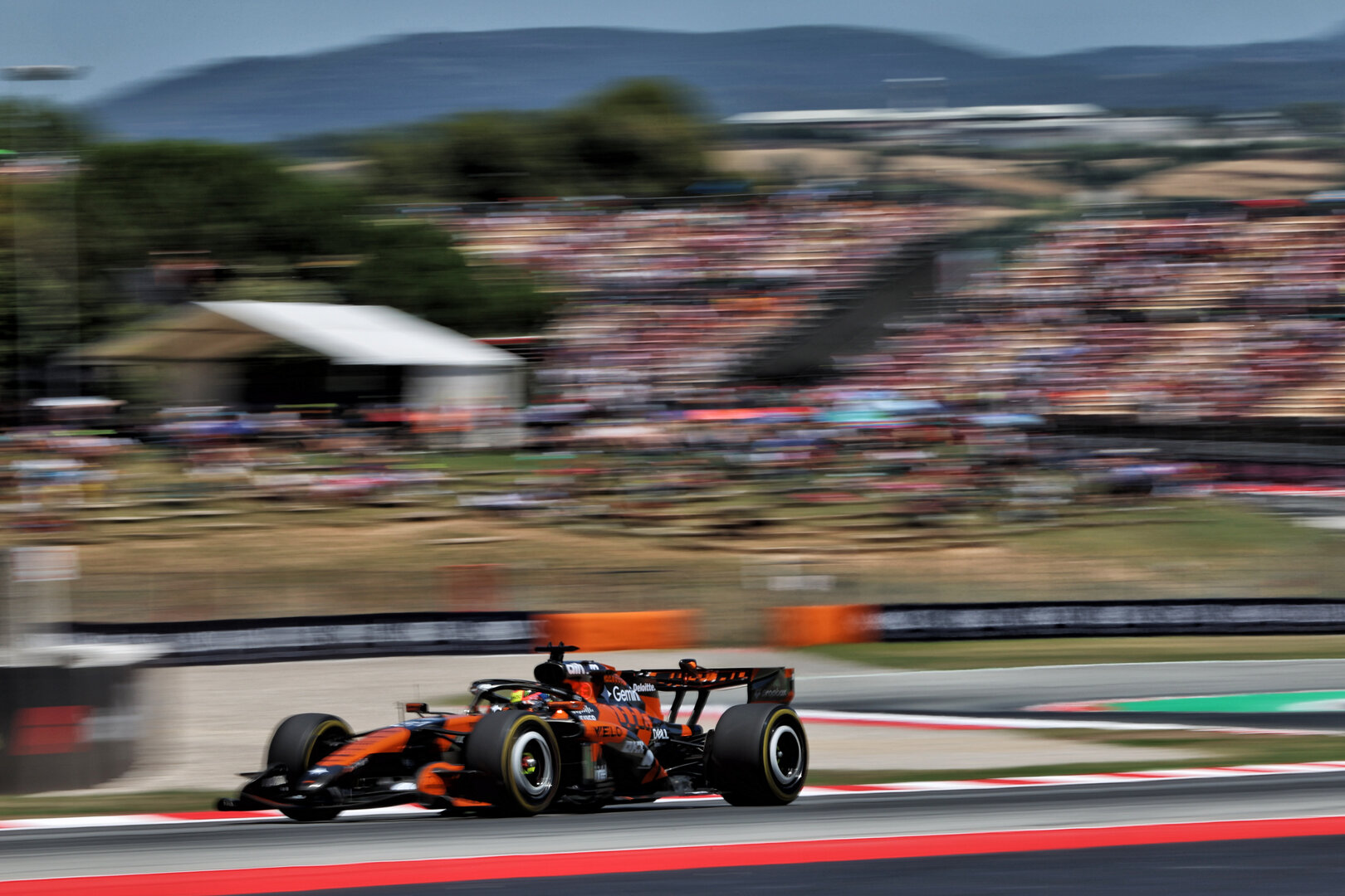 GP CATALUNYA, Oscar Piastri (AUS) McLaren F1 Team MCL40.
12.06.2026. Formula 1 World Championship, Rd 7, Barcelona-Catalunya Grand Prix, Barcelona, Spain, Practice Day.
- www.xpbimages.com, EMail: requests@xpbimages.com © Copyright: Rew / XPB Images