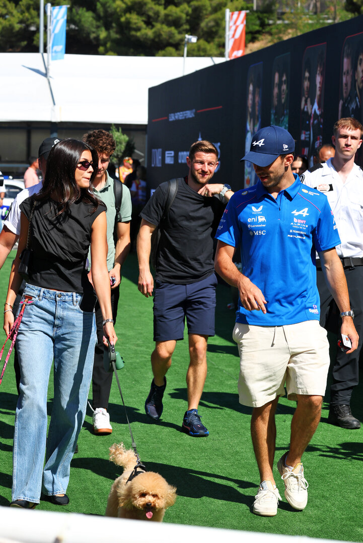 GP CATALUNYA, (L to R): Kika Cerqueira Gomes (POR) with her boyfriend Pierre Gasly (FRA) Alpine F1 Team.
13.06.2026. Formula 1 World Championship, Rd 7, Barcelona-Catalunya Grand Prix, Barcelona, Spain, Qualifiche Day.
- www.xpbimages.com, EMail: requests@xpbimages.com © Copyright: Bearne / XPB Images