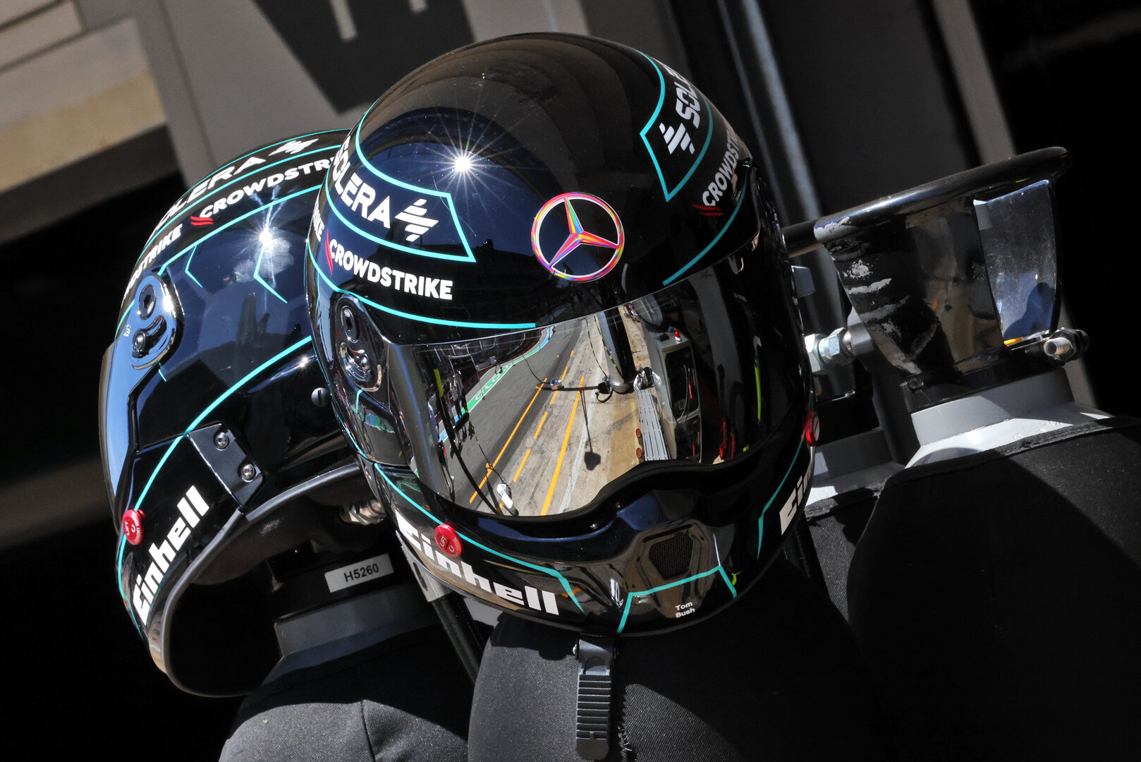 GP CATALUNYA, Mercedes AMG F1 Formula One Team meccanici' helmets.
13.06.2026. Formula 1 World Championship, Rd 7, Barcelona-Catalunya Grand Prix, Barcelona, Spain, Qualifiche Day.
- www.xpbimages.com, EMail: requests@xpbimages.com © Copyright: Charniaux / XPB Images
