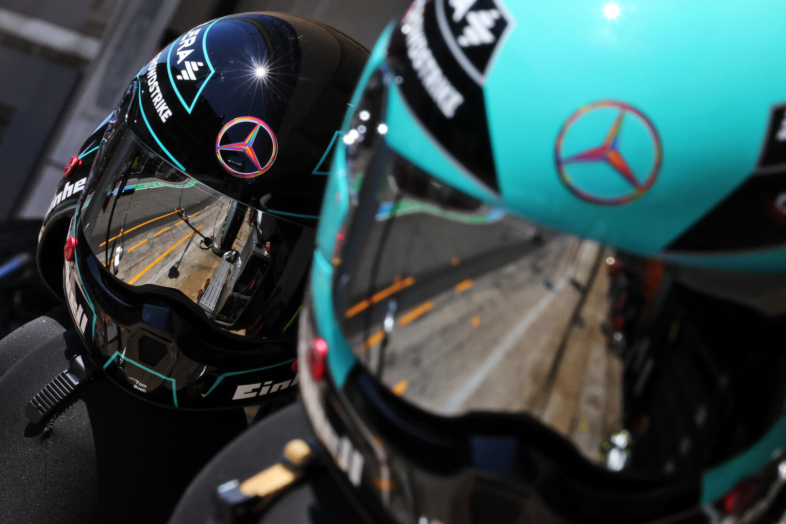 GP CATALUNYA, Mercedes AMG F1 Formula One Team meccanici' helmets.
13.06.2026. Formula 1 World Championship, Rd 7, Barcelona-Catalunya Grand Prix, Barcelona, Spain, Qualifiche Day.
- www.xpbimages.com, EMail: requests@xpbimages.com © Copyright: Charniaux / XPB Images