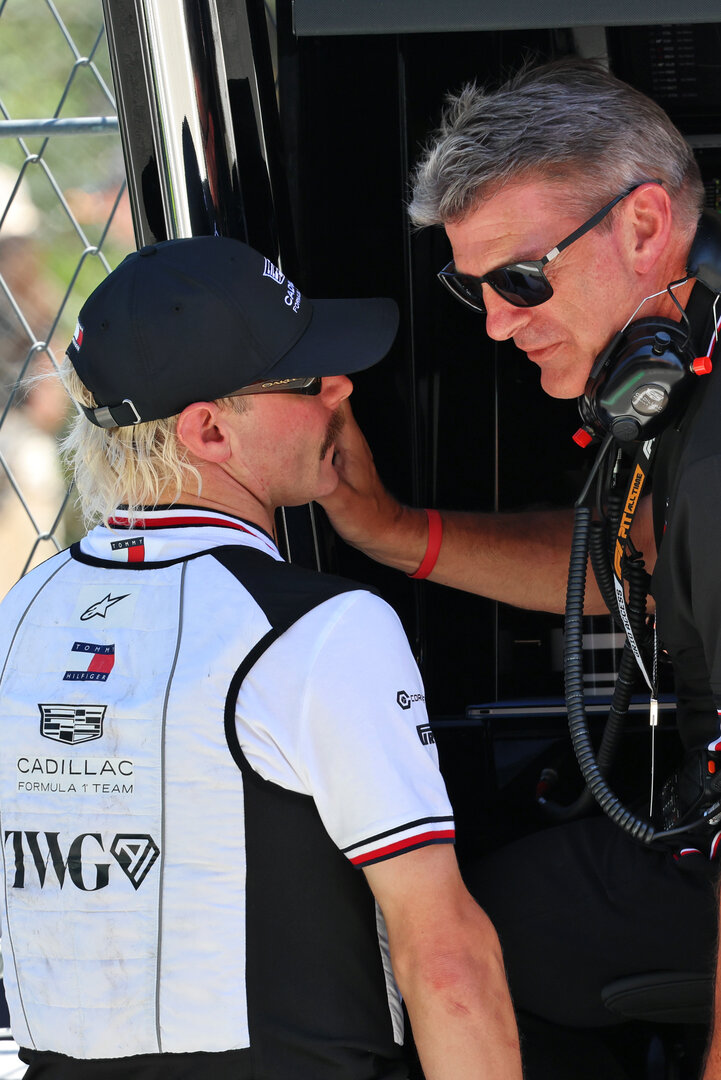 GP CATALUNYA, (L to R): Valtteri Bottas (FIN) Cadillac Formula 1 Team with Graeme Lowdon (GBR) Cadillac Formula 1 Team, Team Principal.
13.06.2026. Formula 1 World Championship, Rd 7, Barcelona-Catalunya Grand Prix, Barcelona, Spain, Qualifiche Day.
- www.xpbimages.com, EMail: requests@xpbimages.com © Copyright: Batchelor / XPB Images