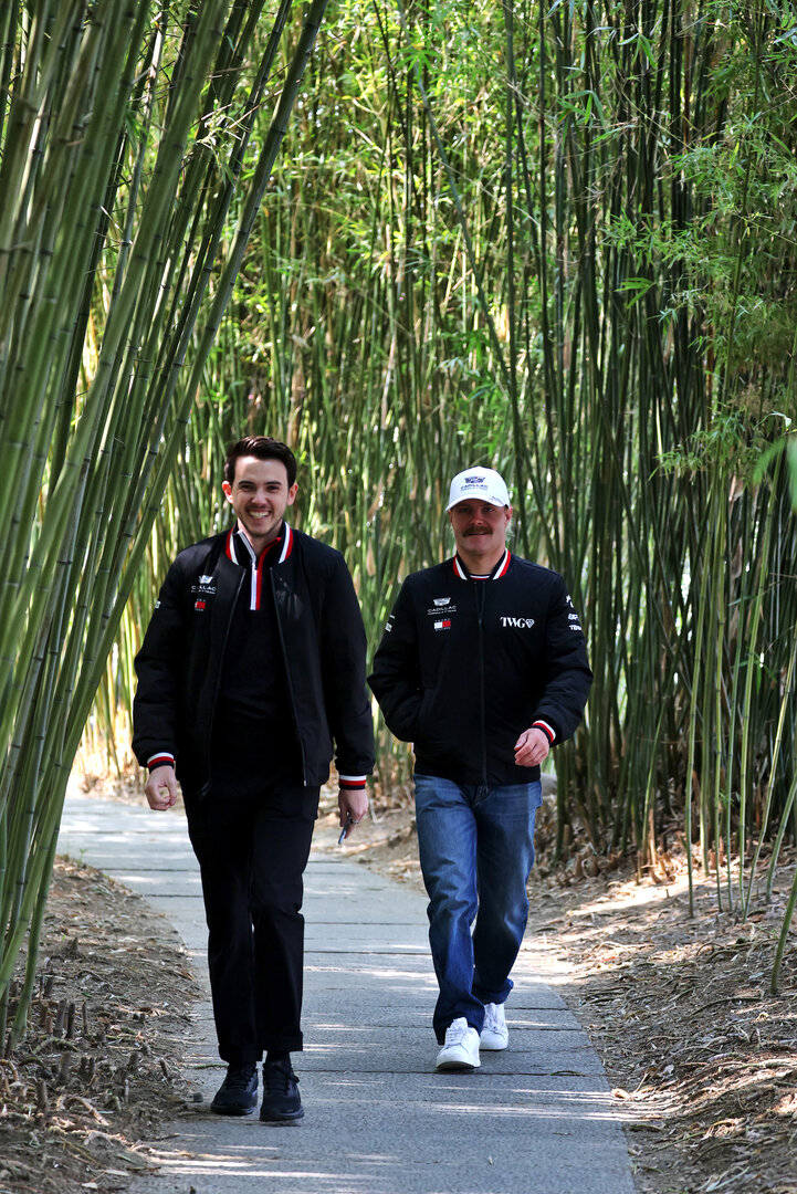 GP CINA, (L to R): Connor Bean (GBR) Cadillac Formula 1 Team Communications Manager with Valtteri Bottas (FIN) Cadillac Formula 1 Team.
12.03.2026. Formula 1 World Championship, Rd 2, Chinese Grand Prix, Shanghai, China, Preparation Day.
- www.xpbimages.com, EMail: requests@xpbimages.com © Copyright: Moy / XPB Images