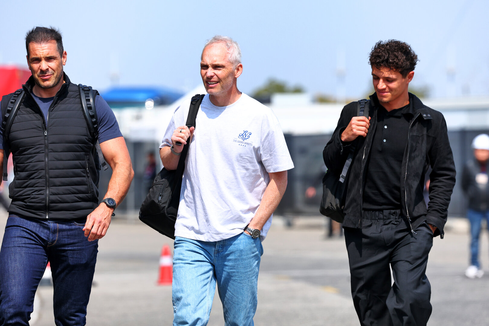 GP CINA, Mark Berryman (GBR) Add Motorsports Director e Driver Manager (Centre) with Lando Norris (GBR) McLaren F1 Team (Right).
12.03.2026. Formula 1 World Championship, Rd 2, Chinese Grand Prix, Shanghai, China, Preparation Day.
- www.xpbimages.com, EMail: requests@xpbimages.com © Copyright: Bearne / XPB Images