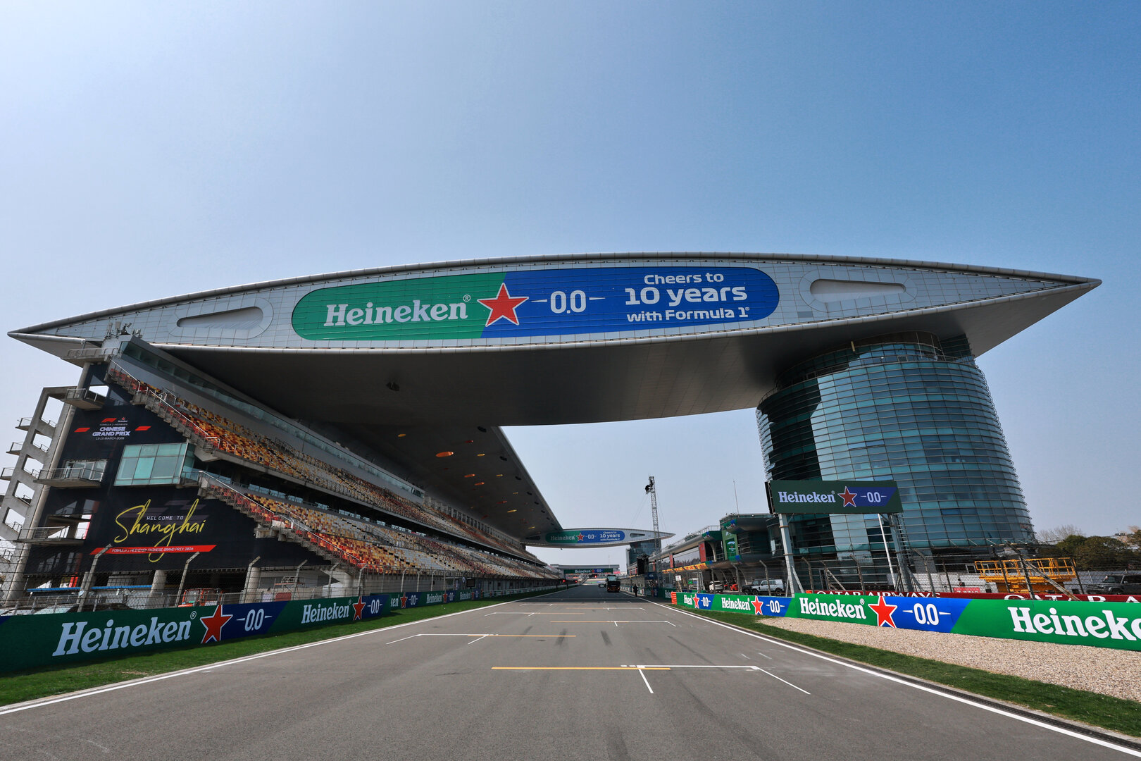 GP CINA, Circuit Atmosfera - Heineken branding trackside.
12.03.2026. Formula 1 World Championship, Rd 2, Chinese Grand Prix, Shanghai, China, Preparation Day.
- www.xpbimages.com, EMail: requests@xpbimages.com © Copyright: Moy / XPB Images