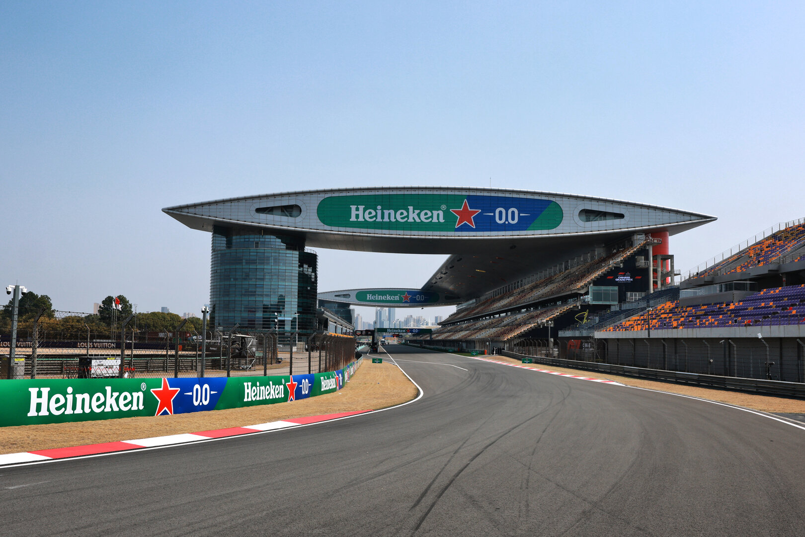 GP CINA, Circuit Atmosfera - the partenza / finish straight e turn1.
12.03.2026. Formula 1 World Championship, Rd 2, Chinese Grand Prix, Shanghai, China, Preparation Day.
- www.xpbimages.com, EMail: requests@xpbimages.com © Copyright: Moy / XPB Images