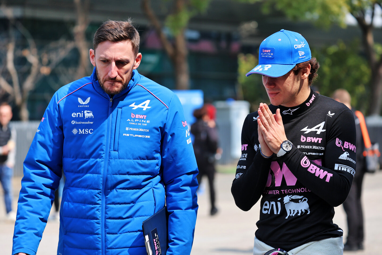 GP CINA, (L to R): Stuart Barlow (GBR) Alpine F1 Team Performance Engineer with Franco Colapinto (ARG) Alpine F1 Team.
12.03.2026. Formula 1 World Championship, Rd 2, Chinese Grand Prix, Shanghai, China, Preparation Day.
- www.xpbimages.com, EMail: requests@xpbimages.com © Copyright: Batchelor / XPB Images
