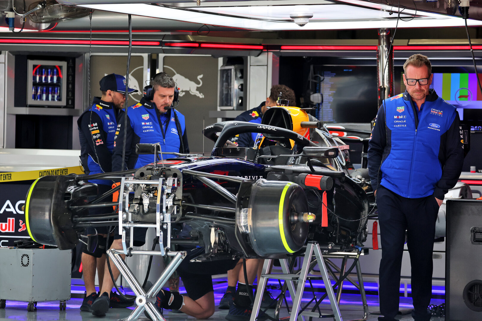 GP CINA, Red Bull Racing RB22 being prepared in the pit garage.
12.03.2026. Formula 1 World Championship, Rd 2, Chinese Grand Prix, Shanghai, China, Preparation Day.
- www.xpbimages.com, EMail: requests@xpbimages.com © Copyright: Moy / XPB Images