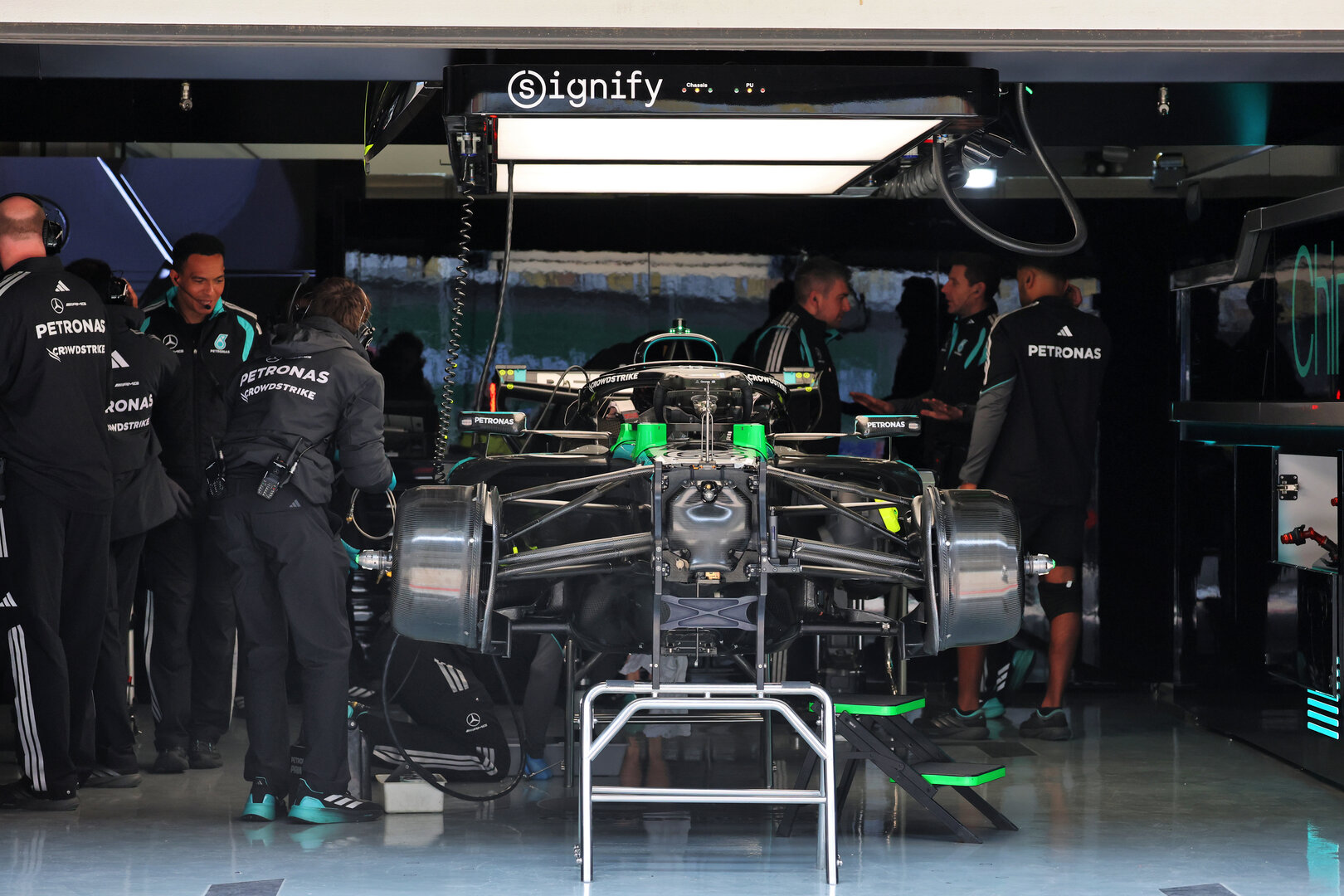 GP CINA, Mercedes AMG Formula One Team W17 being prepared in the pit garage.
12.03.2026. Formula 1 World Championship, Rd 2, Chinese Grand Prix, Shanghai, China, Preparation Day.
- www.xpbimages.com, EMail: requests@xpbimages.com © Copyright: Moy / XPB Images