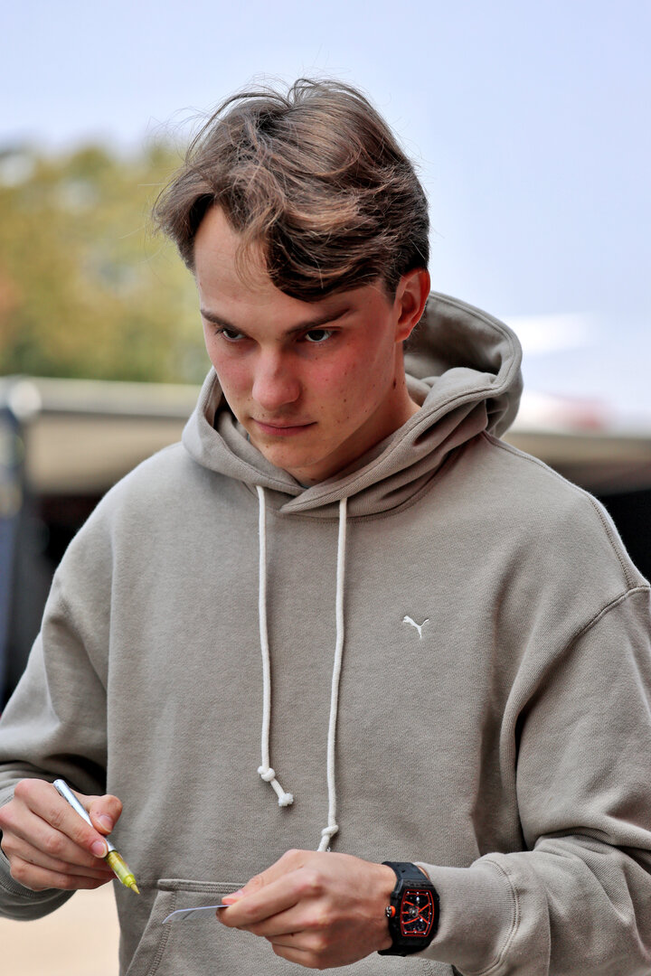 GP CINA, Oscar Piastri (AUS) McLaren F1 Team.
12.03.2026. Formula 1 World Championship, Rd 2, Chinese Grand Prix, Shanghai, China, Preparation Day.
- www.xpbimages.com, EMail: requests@xpbimages.com © Copyright: Batchelor / XPB Images