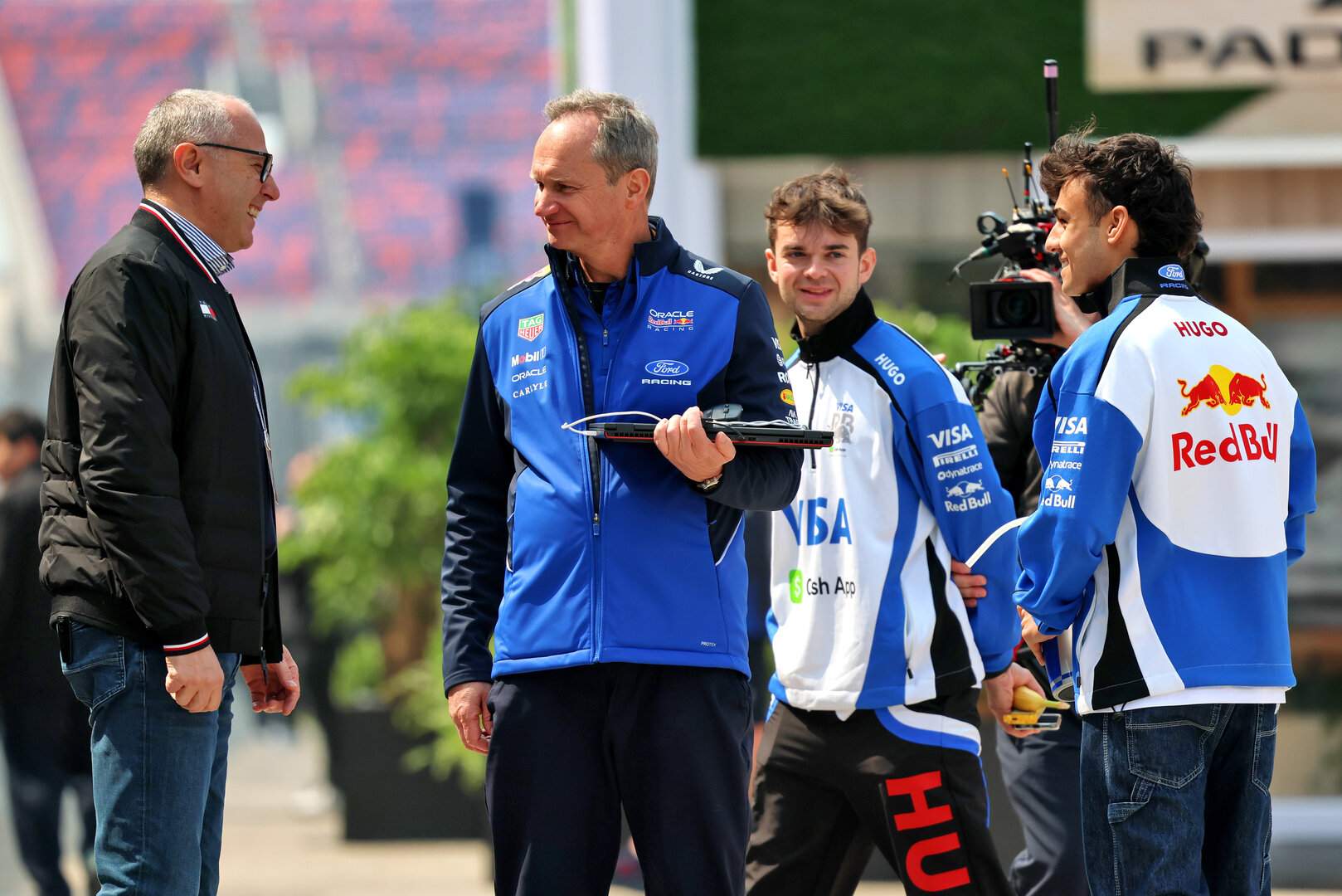 GP CINA, (L to R): Stefano Domenicali (ITA) Formula One President e CEO with Paul Monaghan (GBR) Red Bull Racing Chief Engineer e Arvid Lindblad (GBR) Racing Bulls Formula One Team.
12.03.2026. Formula 1 World Championship, Rd 2, Chinese Grand Prix, Shanghai, China, Preparation Day.
- www.xpbimages.com, EMail: requests@xpbimages.com © Copyright: Batchelor / XPB Images