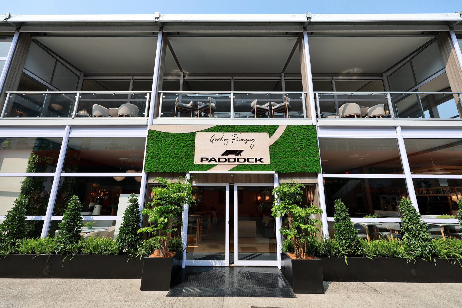 GP CINA, Circuit Atmosfera - Gordon Ramsay (GBR) Paddock restaurant.
12.03.2026. Formula 1 World Championship, Rd 2, Chinese Grand Prix, Shanghai, China, Preparation Day.
- www.xpbimages.com, EMail: requests@xpbimages.com © Copyright: Moy / XPB Images