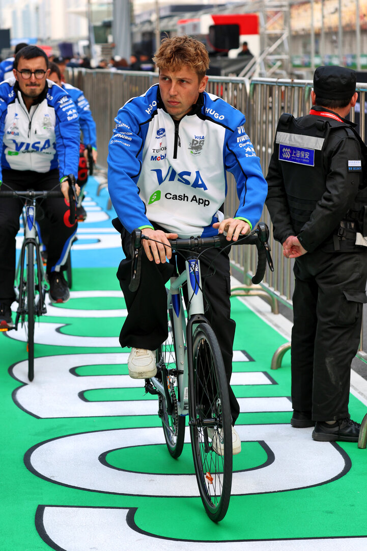 GP CINA, Liam Lawson (NZL) Racing Bulls Formula One Team rides the circuit.
12.03.2026. Formula 1 World Championship, Rd 2, Chinese Grand Prix, Shanghai, China, Preparation Day.
- www.xpbimages.com, EMail: requests@xpbimages.com © Copyright: Batchelor / XPB Images