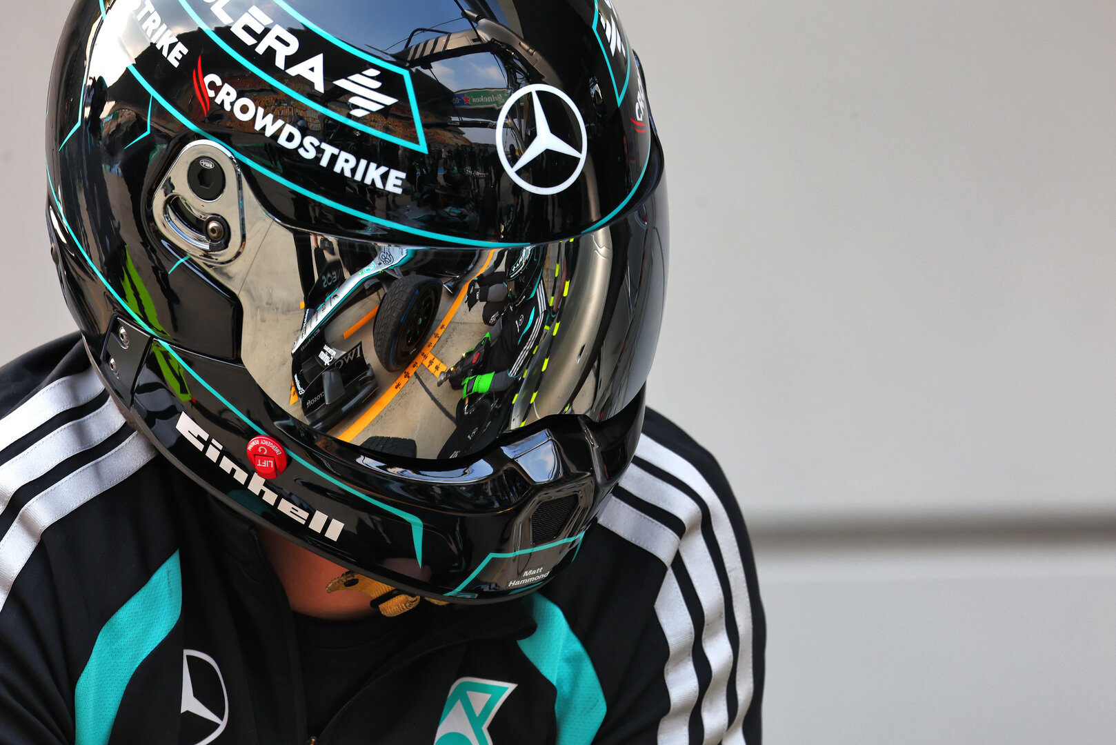 GP CINA, Mercedes AMG F1 Formula One Team mechanic practices a pit stop.
12.03.2026. Formula 1 World Championship, Rd 2, Chinese Grand Prix, Shanghai, China, Preparation Day.
 - www.xpbimages.com, EMail: requests@xpbimages.com © Copyright: Patching / XPB Images