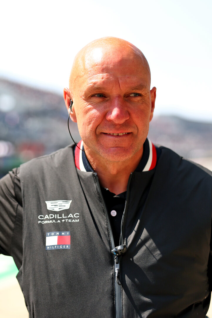 GP CINA, Pete Simmons (GBR) Cadillac Formula 1 Team Team Logistics Manager.
13.03.2026. Formula 1 World Championship, Rd 2, Chinese Grand Prix, Shanghai, China, Sprint Qualifiche Day.
- www.xpbimages.com, EMail: requests@xpbimages.com © Copyright: Bearne / XPB Images