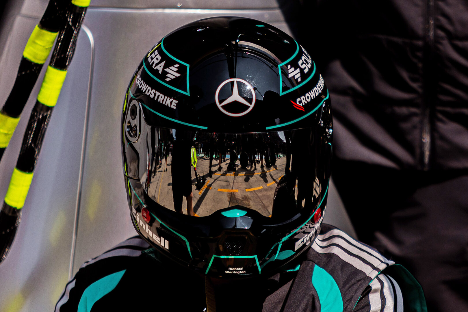 GP CINA, Mercedes AMG F1 Formula One Team mechanic.
13.03.2026. Formula 1 World Championship, Rd 2, Chinese Grand Prix, Shanghai, China, Sprint Qualifiche Day.
- www.xpbimages.com, EMail: requests@xpbimages.com © Copyright: Denny / XPB Images