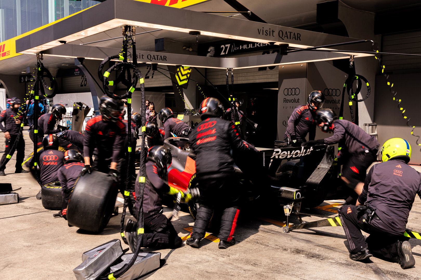 GP CINA, Audi F1 Team practices a pit stop.
13.03.2026. Formula 1 World Championship, Rd 2, Chinese Grand Prix, Shanghai, China, Sprint Qualifiche Day.
- www.xpbimages.com, EMail: requests@xpbimages.com © Copyright: Denny / XPB Images