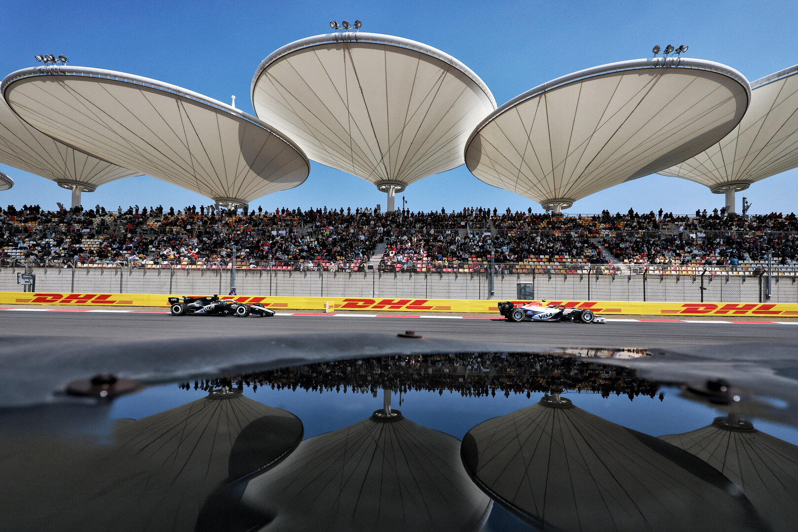 GP CINA, Liam Lawson (NZL) Racing Bulls Formula One Team VCARB 03 e Sergio Perez (MEX) Cadillac Formula 1 Team MAC-26.
13.03.2026. Formula 1 World Championship, Rd 2, Chinese Grand Prix, Shanghai, China, Sprint Qualifiche Day.
- www.xpbimages.com, EMail: requests@xpbimages.com © Copyright: Moy / XPB Images