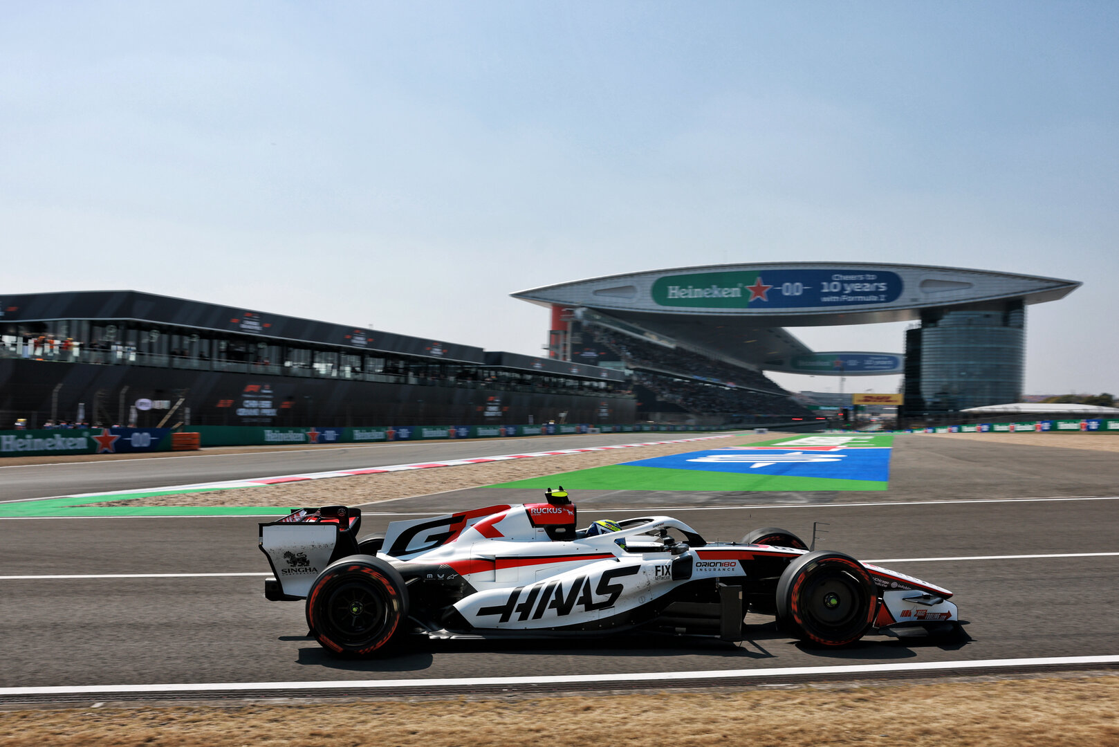 GP CINA, Oliver Bearman (GBR) Haas F1 Team VF-26.
13.03.2026. Formula 1 World Championship, Rd 2, Chinese Grand Prix, Shanghai, China, Sprint Qualifiche Day.
- www.xpbimages.com, EMail: requests@xpbimages.com © Copyright: Moy / XPB Images