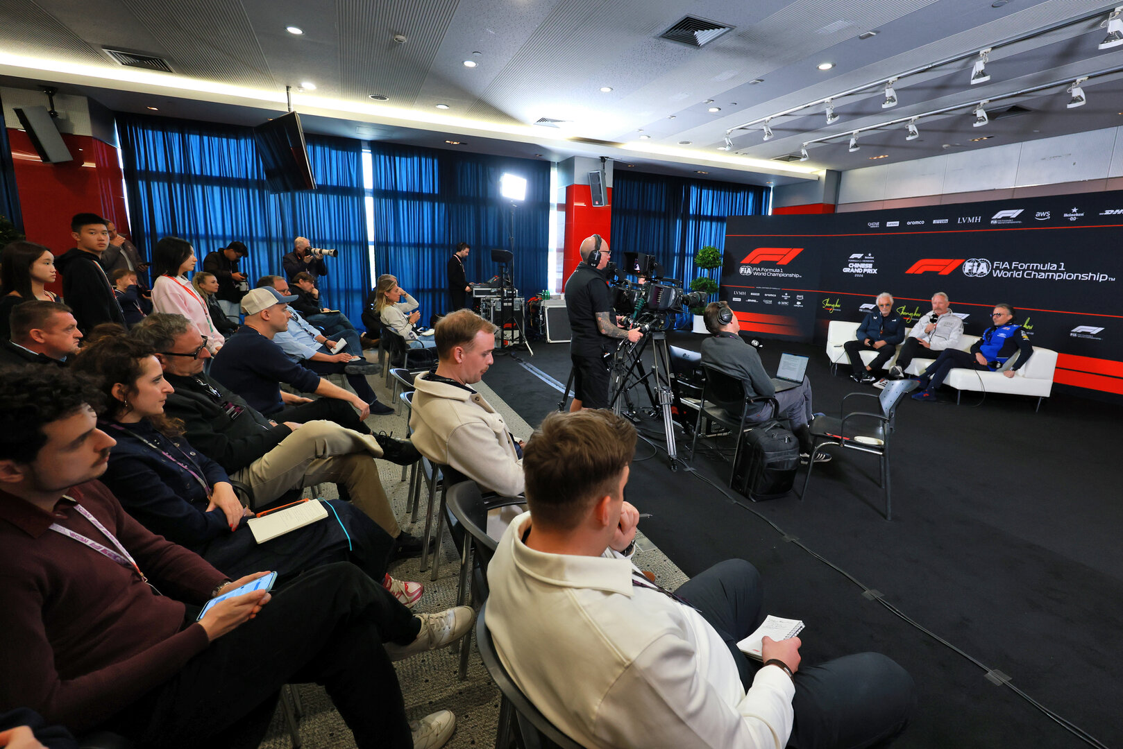 GP CINA, (L to R): Flavio Briatore (ITA) Alpine F1 Team Executive Advisor; Jonathan Wheatley (GBR) Audi F1 Team, Team Principal; e Laurent Mekies (FRA) Red Bull Racing Team Principal e CEO, in the FIA Press Conference.
13.03.2026. Formula 1 World Championship, Rd 2, Chinese Grand Prix, Shanghai, China, Sprint Qualifiche Day.
- www.xpbimages.com, EMail: requests@xpbimages.com © Copyright: Moy / XPB Images