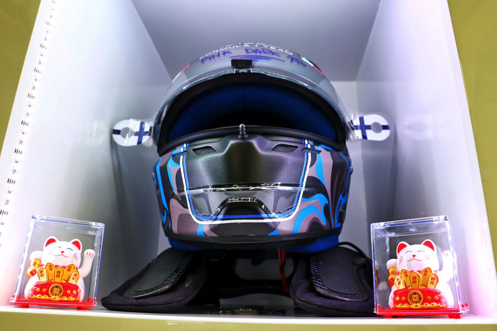 GP CINA, The helmet of Valtteri Bottas (FIN) Cadillac Formula 1 Team.
13.03.2026. Formula 1 World Championship, Rd 2, Chinese Grand Prix, Shanghai, China, Sprint Qualifiche Day.
- www.xpbimages.com, EMail: requests@xpbimages.com © Copyright: Bearne / XPB Images