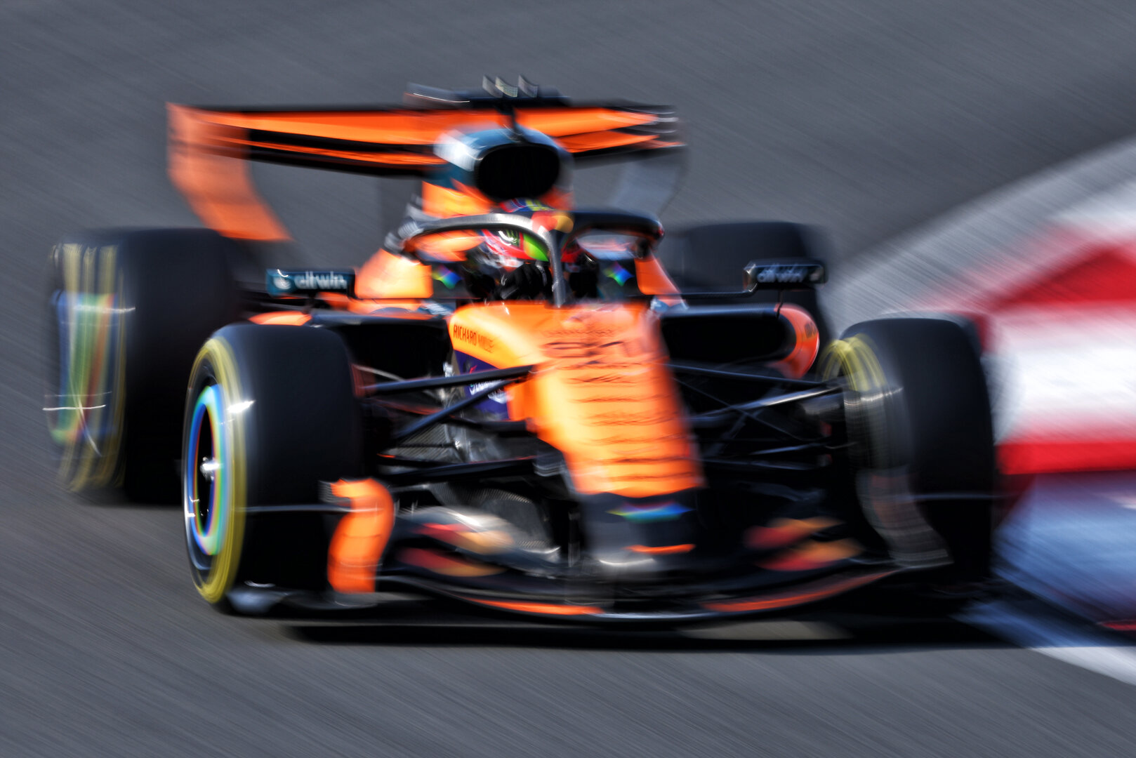 GP CINA, Oscar Piastri (AUS) McLaren F1 Team MCL40.
13.03.2026. Formula 1 World Championship, Rd 2, Chinese Grand Prix, Shanghai, China, Sprint Qualifiche Day.
- www.xpbimages.com, EMail: requests@xpbimages.com © Copyright: Bearne / XPB Images