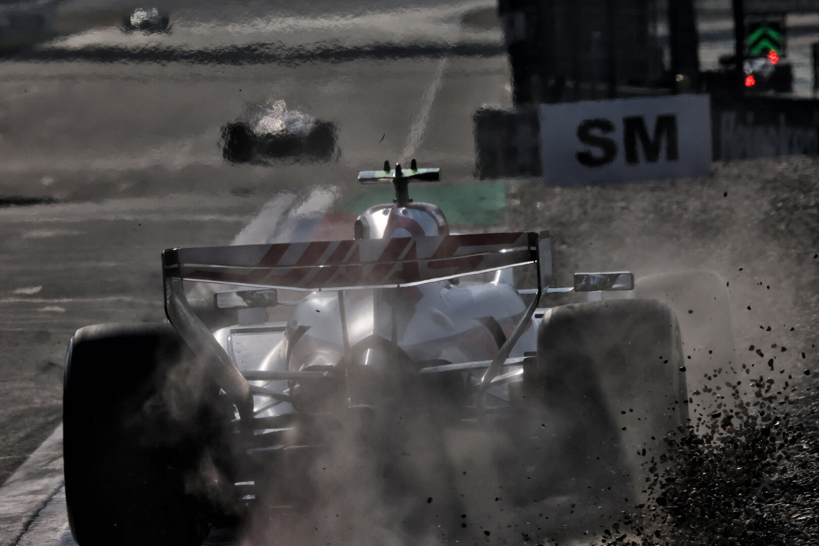 GP CINA, Oliver Bearman (GBR) Haas F1 Team VF-26 runs wide.
13.03.2026. Formula 1 World Championship, Rd 2, Chinese Grand Prix, Shanghai, China, Sprint Qualifiche Day.
- www.xpbimages.com, EMail: requests@xpbimages.com © Copyright: Charniaux / XPB Images