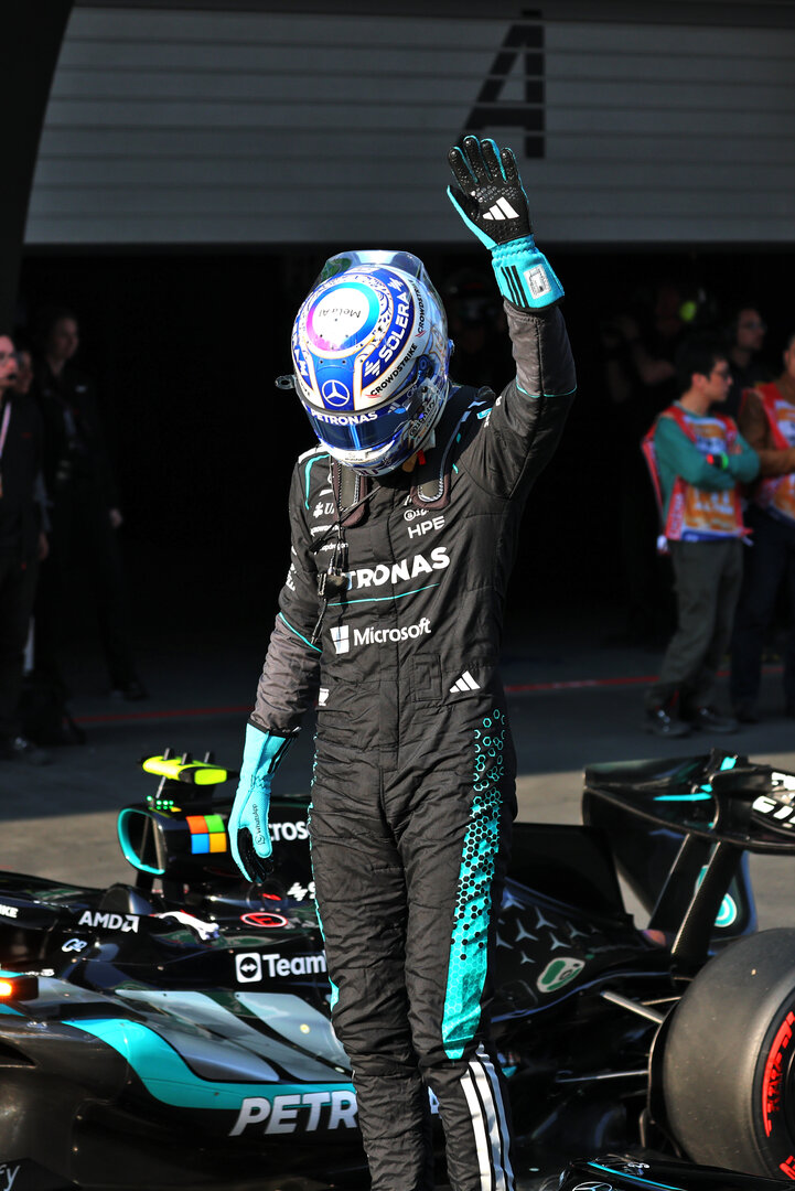 GP CINA, George Russell (GBR) Mercedes AMG Formula One Team celebrates his pole position in Sprint qualifying parc ferme.
13.03.2026. Formula 1 World Championship, Rd 2, Chinese Grand Prix, Shanghai, China, Sprint Qualifiche Day.
- www.xpbimages.com, EMail: requests@xpbimages.com © Copyright: Batchelor / XPB Images