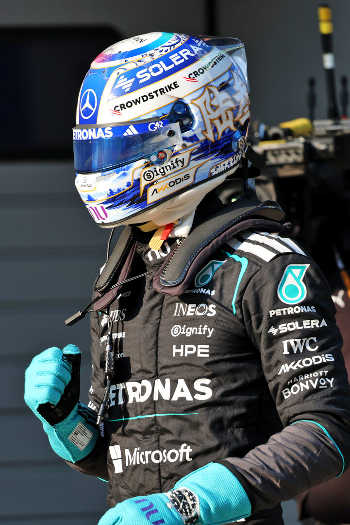 GP CINA, George Russell (GBR) Mercedes AMG Formula One Team celebrates his pole position in Sprint qualifying parc ferme.
13.03.2026. Formula 1 World Championship, Rd 2, Chinese Grand Prix, Shanghai, China, Sprint Qualifiche Day.
- www.xpbimages.com, EMail: requests@xpbimages.com © Copyright: Batchelor / XPB Images