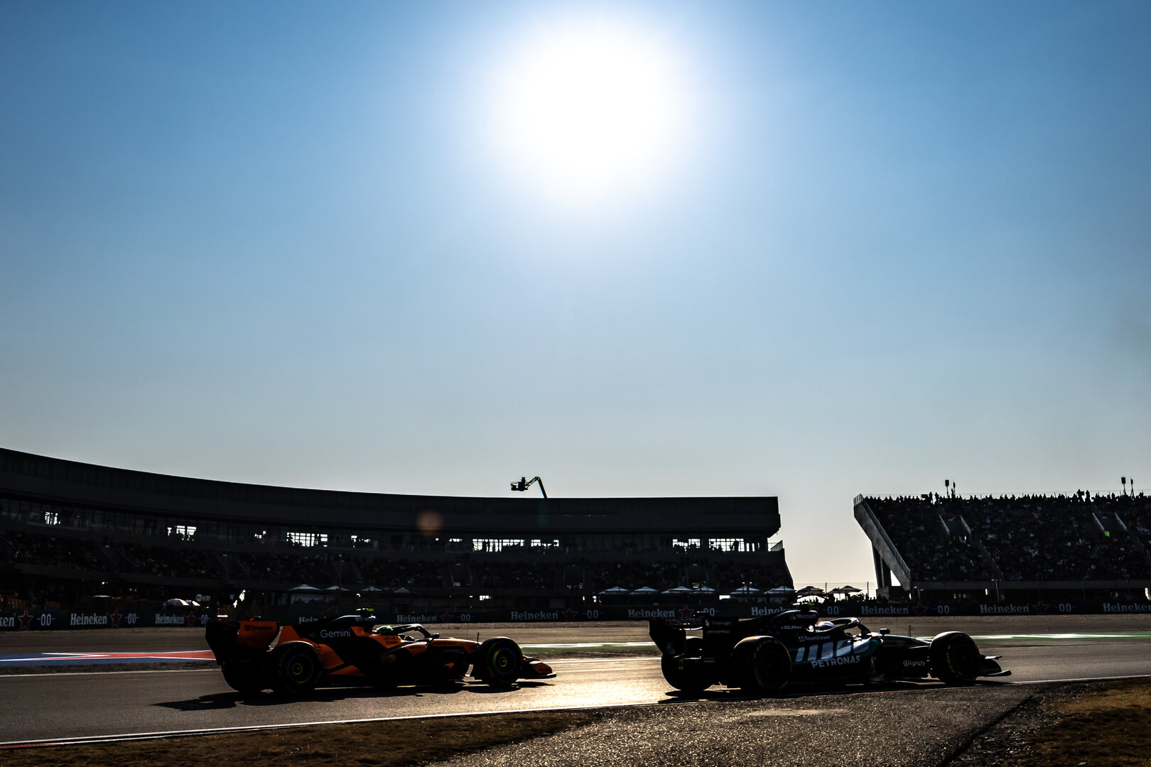 GP CINA, Andrea Kimi Antonelli (ITA) Mercedes AMG Formula One Team W17 e Lando Norris (GBR) McLaren F1 Team MCL40.
13.03.2026. Formula 1 World Championship, Rd 2, Chinese Grand Prix, Shanghai, China, Sprint Qualifiche Day.
- www.xpbimages.com, EMail: requests@xpbimages.com © Copyright: Bearne / XPB Images