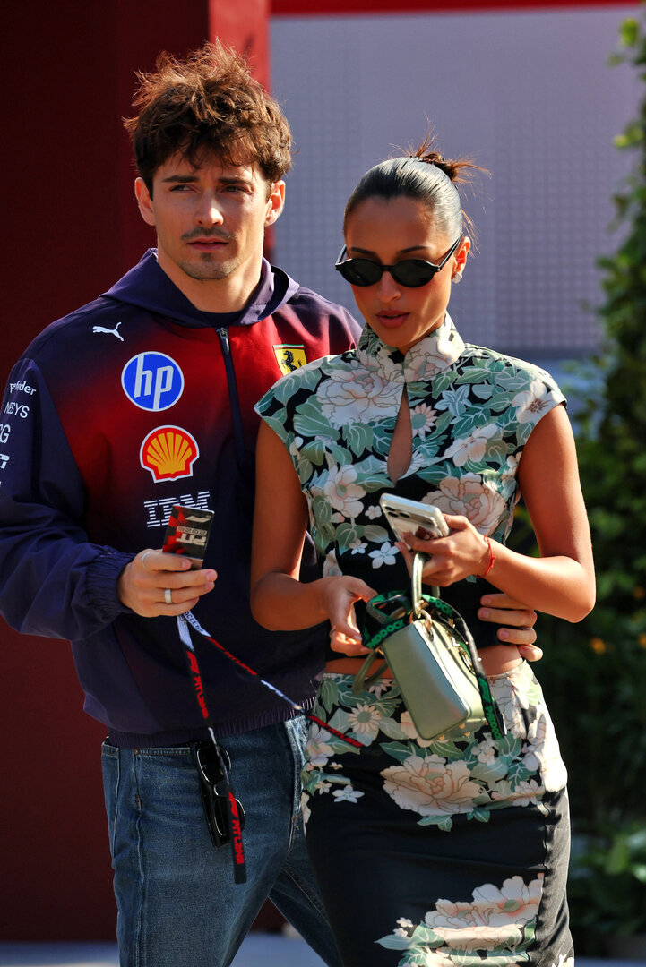 GP CINA, (L to R): Charles Leclerc (MON) Ferrari with sua moglie Alexandra Leclerc (ITA).
14.03.2026. Formula 1 World Championship, Rd 2, Chinese Grand Prix, Shanghai, China, Sprint e Qualifiche Day.
 - www.xpbimages.com, EMail: requests@xpbimages.com © Copyright: Patching / XPB Images