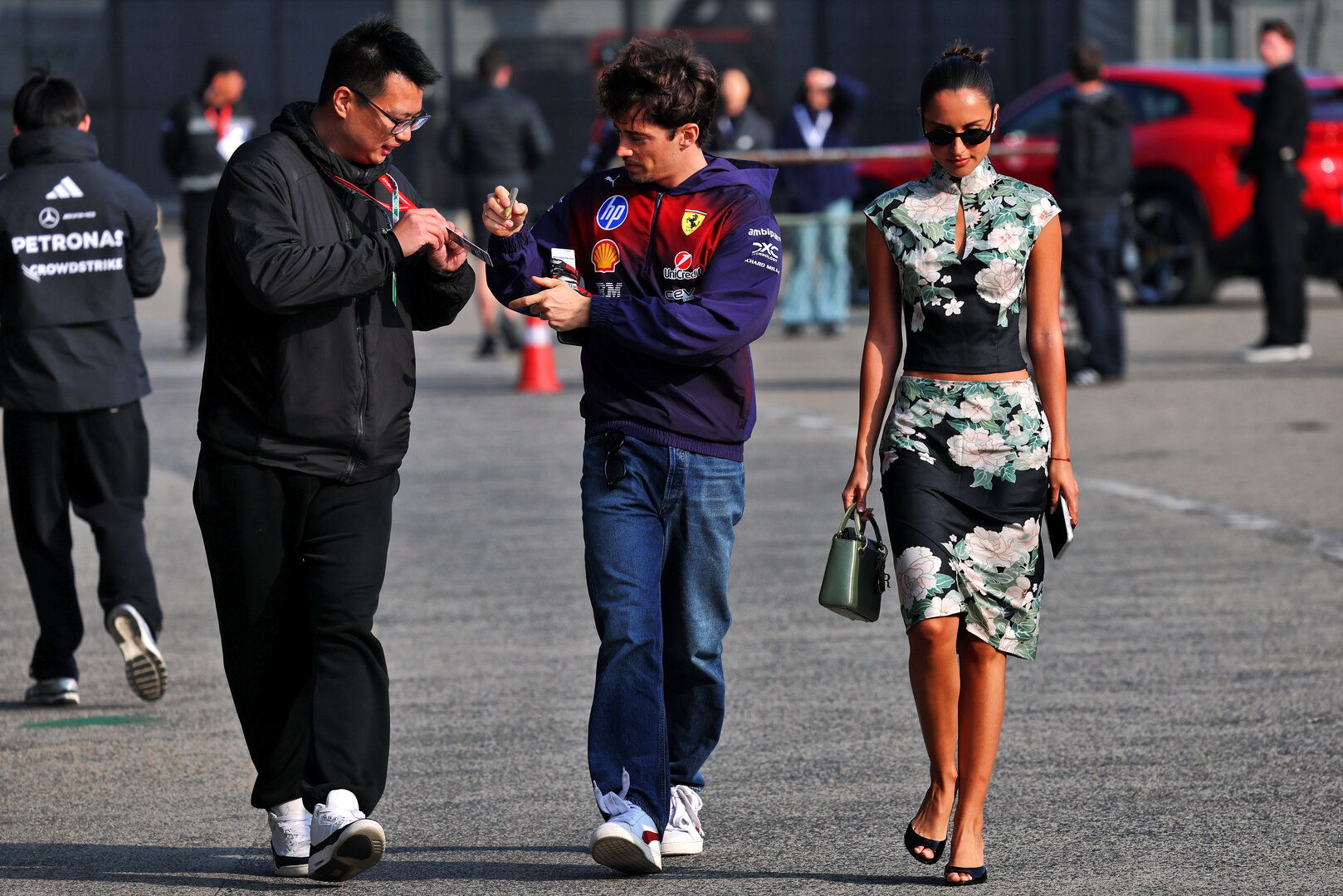 GP CINA, (L to R): Charles Leclerc (MON) Ferrari with sua moglie Alexandra Leclerc (ITA).
14.03.2026. Formula 1 World Championship, Rd 2, Chinese Grand Prix, Shanghai, China, Sprint e Qualifiche Day.
- www.xpbimages.com, EMail: requests@xpbimages.com © Copyright: Batchelor / XPB Images