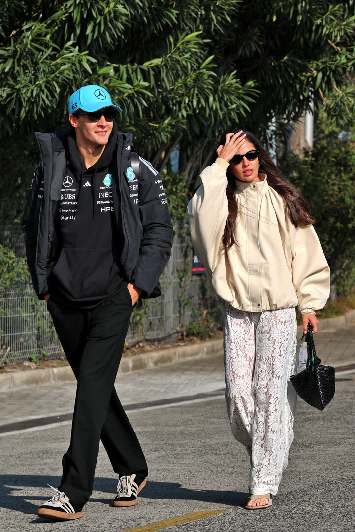 GP CINA, (L to R): George Russell (GBR) Mercedes AMG Formula One Team with Domenica Carmen Montero Mundt.
14.03.2026. Formula 1 World Championship, Rd 2, Chinese Grand Prix, Shanghai, China, Sprint e Qualifiche Day.
- www.xpbimages.com, EMail: requests@xpbimages.com © Copyright: Batchelor / XPB Images