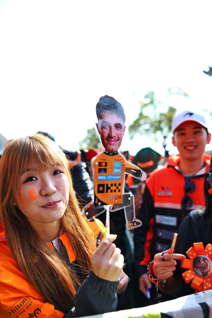 GP CINA, Lando Norris (GBR) McLaren F1 Team fan at the FanZone Stage.
14.03.2026. Formula 1 World Championship, Rd 2, Chinese Grand Prix, Shanghai, China, Sprint e Qualifiche Day.
- www.xpbimages.com, EMail: requests@xpbimages.com © Copyright: Bearne / XPB Images