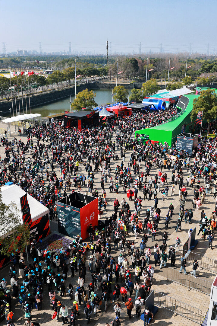 GP CINA, Circuit Atmosfera - FanZone.
14.03.2026. Formula 1 World Championship, Rd 2, Chinese Grand Prix, Shanghai, China, Sprint e Qualifiche Day.
- www.xpbimages.com, EMail: requests@xpbimages.com © Copyright: Moy / XPB Images