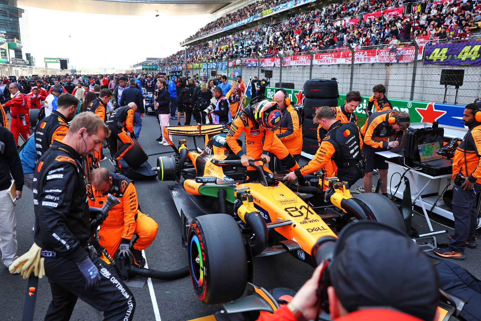 GP CINA, Oscar Piastri (AUS) McLaren F1 Team MCL40 on the grid.
14.03.2026. Formula 1 World Championship, Rd 2, Chinese Grand Prix, Shanghai, China, Sprint e Qualifiche Day.
 - www.xpbimages.com, EMail: requests@xpbimages.com © Copyright: Patching / XPB Images
