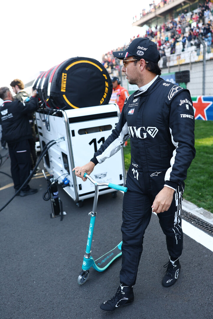 GP CINA, Sergio Perez (MEX) Cadillac Formula 1 Team on the grid.
14.03.2026. Formula 1 World Championship, Rd 2, Chinese Grand Prix, Shanghai, China, Sprint e Qualifiche Day.
- www.xpbimages.com, EMail: requests@xpbimages.com © Copyright: Bearne / XPB Images