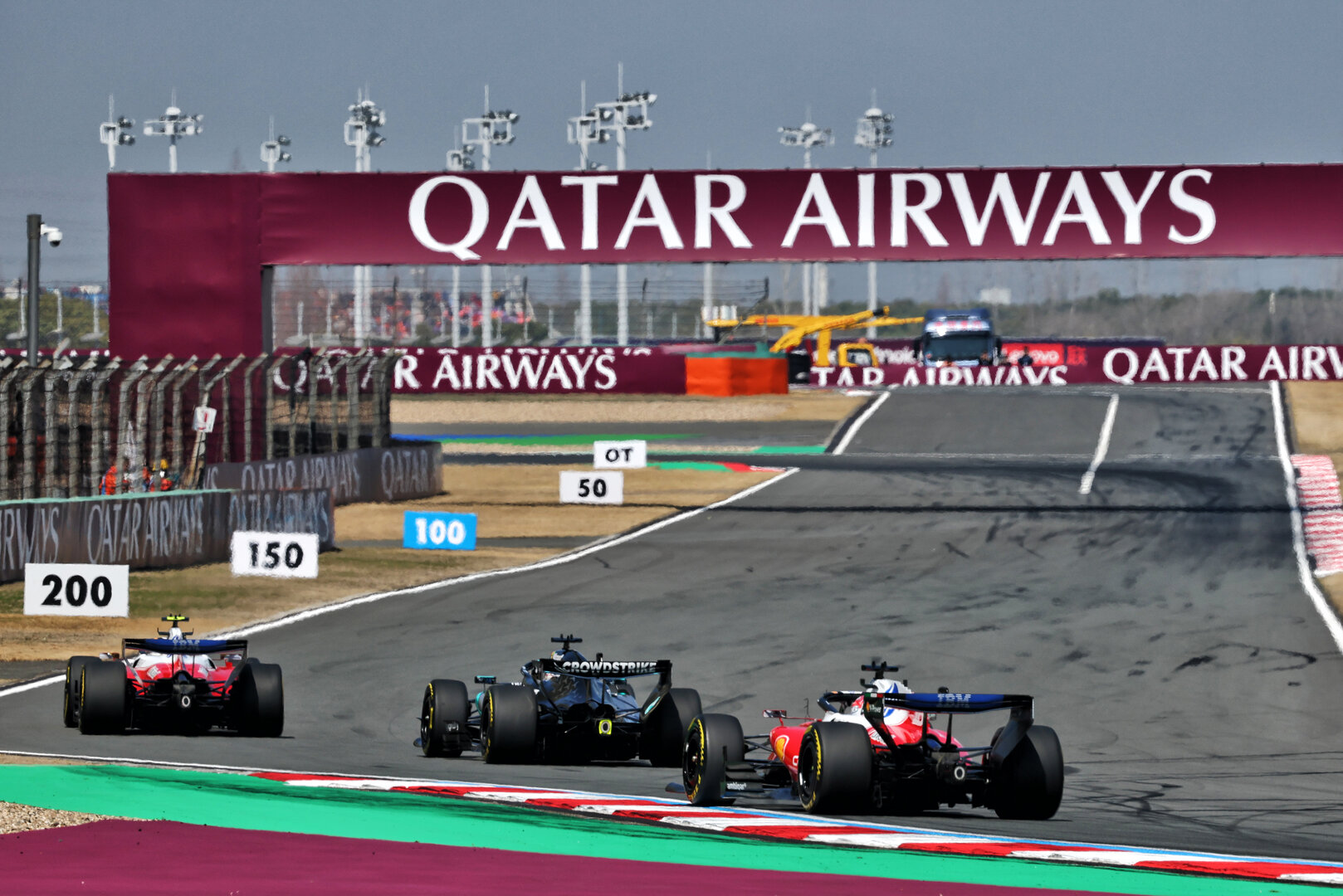 GP CINA, Lewis Hamilton (GBR) Ferrari SF-26, George Russell (GBR) Mercedes AMG Formula One Team W17 e Charles Leclerc (MON) Ferrari SF-26.
14.03.2026. Formula 1 World Championship, Rd 2, Chinese Grand Prix, Shanghai, China, Sprint e Qualifiche Day.
- www.xpbimages.com, EMail: requests@xpbimages.com © Copyright: Bearne / XPB Images