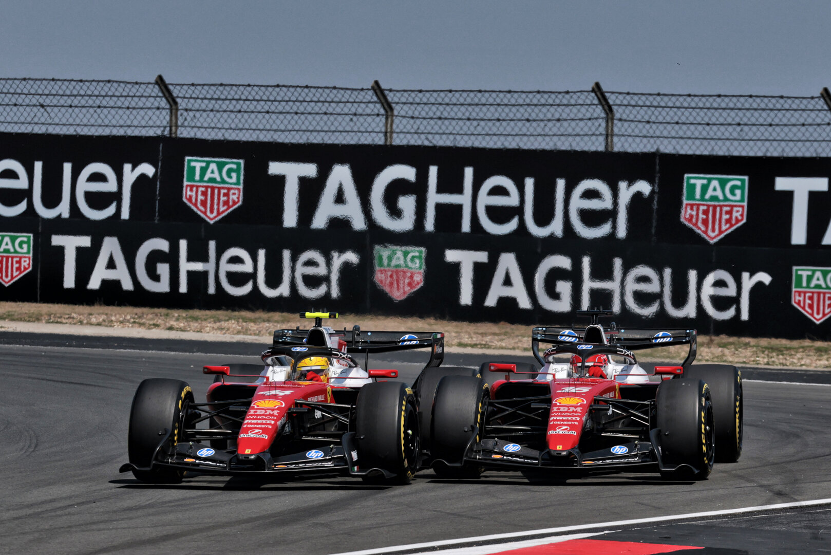GP CINA, Lewis Hamilton (GBR) Ferrari SF-26 e Charles Leclerc (MON) Ferrari SF-26 battle for position.
14.03.2026. Formula 1 World Championship, Rd 2, Chinese Grand Prix, Shanghai, China, Sprint e Qualifiche Day.
- www.xpbimages.com, EMail: requests@xpbimages.com © Copyright: Moy / XPB Images