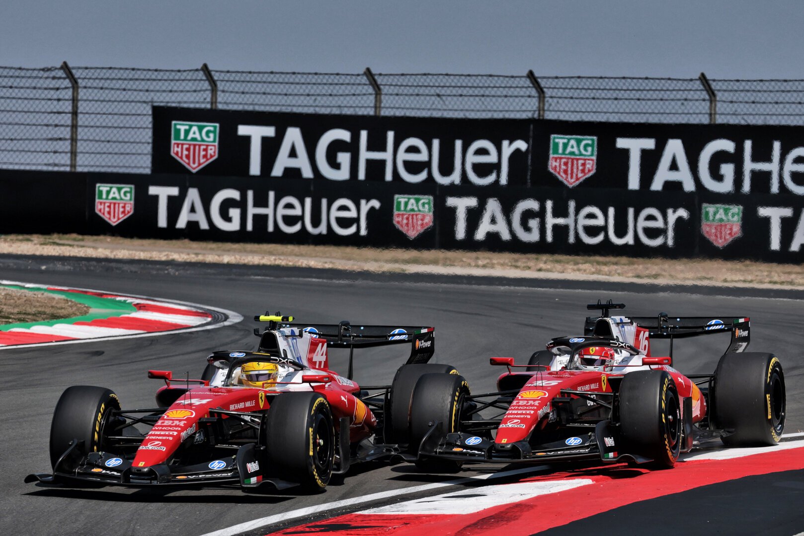 GP CINA, Lewis Hamilton (GBR) Ferrari SF-26 e Charles Leclerc (MON) Ferrari SF-26 battle for position.
14.03.2026. Formula 1 World Championship, Rd 2, Chinese Grand Prix, Shanghai, China, Sprint e Qualifiche Day.
- www.xpbimages.com, EMail: requests@xpbimages.com © Copyright: Moy / XPB Images