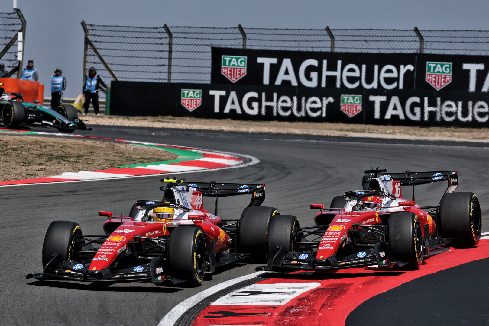 GP CINA, Lewis Hamilton (GBR) Ferrari SF-26 e Charles Leclerc (MON) Ferrari SF-26 battle for position.
14.03.2026. Formula 1 World Championship, Rd 2, Chinese Grand Prix, Shanghai, China, Sprint e Qualifiche Day.
- www.xpbimages.com, EMail: requests@xpbimages.com © Copyright: Moy / XPB Images