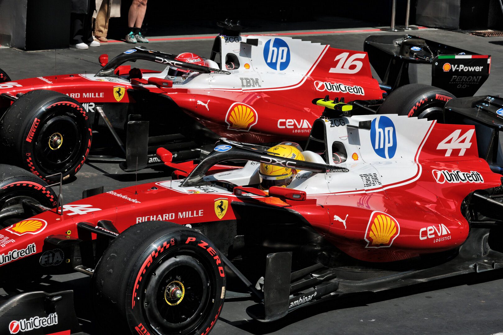 GP CINA, Lewis Hamilton (GBR) Ferrari SF-26 e Charles Leclerc (MON) Ferrari SF-26 in Sprint parc ferme.
14.03.2026. Formula 1 World Championship, Rd 2, Chinese Grand Prix, Shanghai, China, Sprint e Qualifiche Day.
- www.xpbimages.com, EMail: requests@xpbimages.com © Copyright: Moy / XPB Images