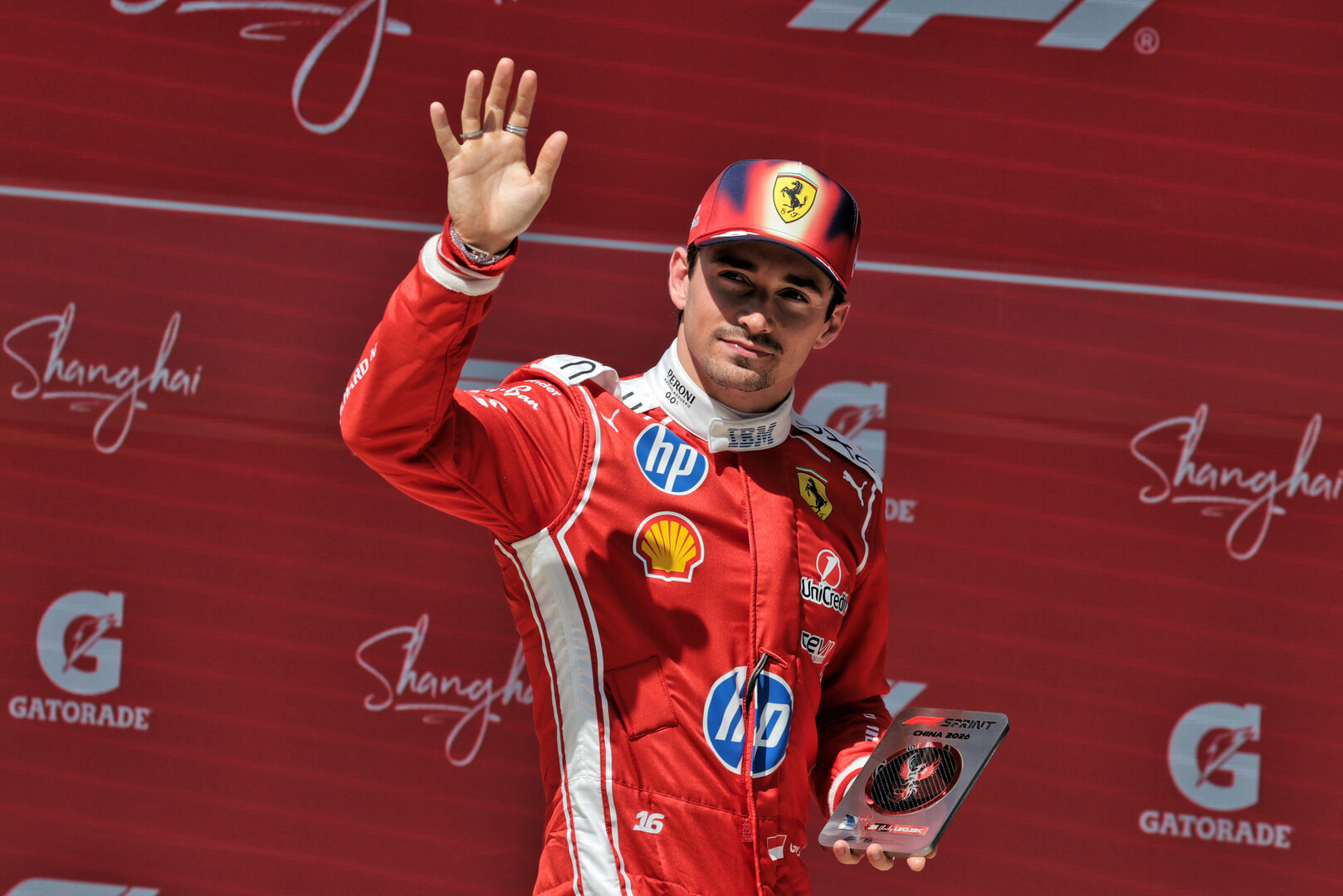 GP CINA, Charles Leclerc (MON) Ferrari celebrates his second position in Sprint parc ferme.
14.03.2026. Formula 1 World Championship, Rd 2, Chinese Grand Prix, Shanghai, China, Sprint e Qualifiche Day.
- www.xpbimages.com, EMail: requests@xpbimages.com © Copyright: Moy / XPB Images