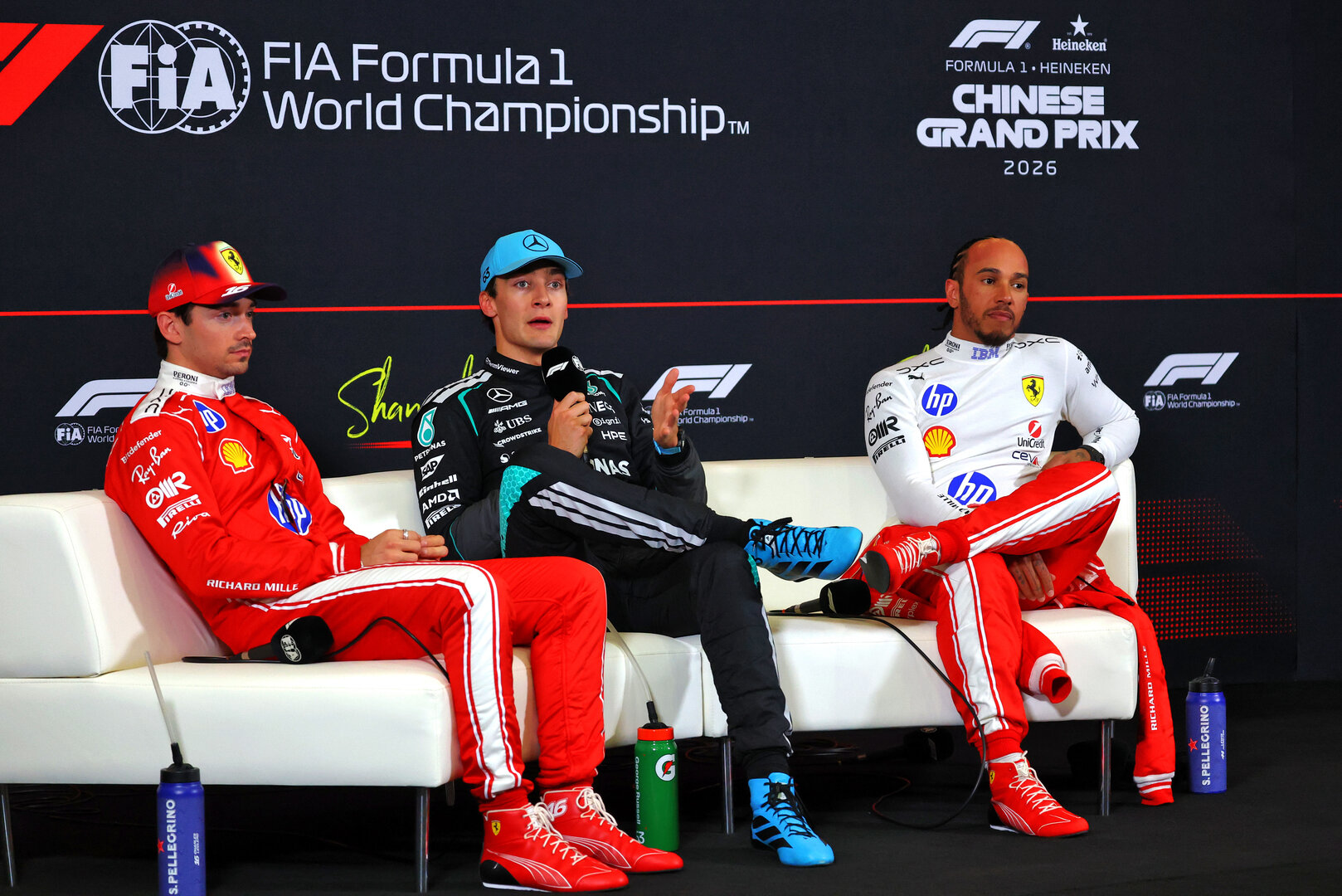 GP CINA, (L to R): Charles Leclerc (MON) Ferrari; George Russell (GBR) Mercedes AMG Formula One Team; e Lewis Hamilton (GBR) Ferrari, in the post Sprint FIA Press Conference.
14.03.2026. Formula 1 World Championship, Rd 2, Chinese Grand Prix, Shanghai, China, Sprint e Qualifiche Day.
- www.xpbimages.com, EMail: requests@xpbimages.com © Copyright: Bearne / XPB Images