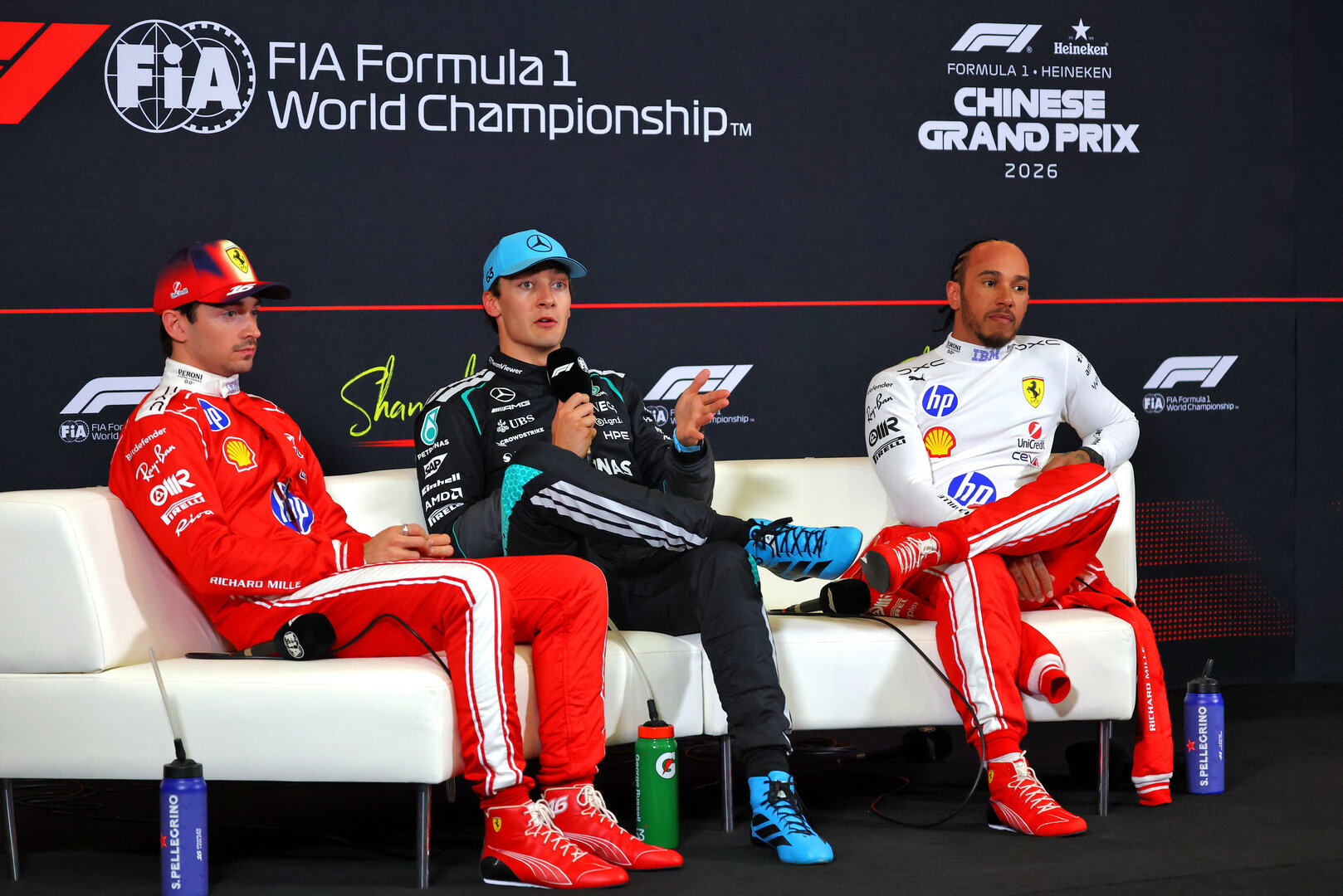 GP CINA, (L to R): Charles Leclerc (MON) Ferrari; George Russell (GBR) Mercedes AMG Formula One Team; e Lewis Hamilton (GBR) Ferrari, in the post Sprint FIA Press Conference.
14.03.2026. Formula 1 World Championship, Rd 2, Chinese Grand Prix, Shanghai, China, Sprint e Qualifiche Day.
- www.xpbimages.com, EMail: requests@xpbimages.com © Copyright: Bearne / XPB Images