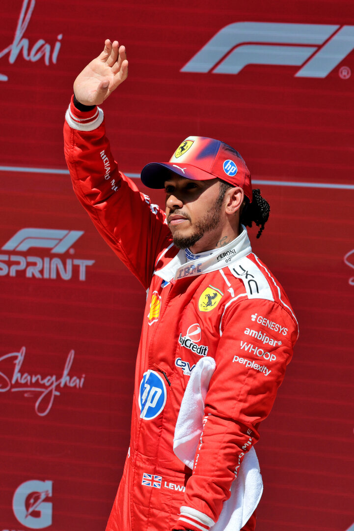 GP CINA, Lewis Hamilton (GBR) Ferrari celebrates his third position in Sprint parc ferme.
14.03.2026. Formula 1 World Championship, Rd 2, Chinese Grand Prix, Shanghai, China, Sprint e Qualifiche Day.
- www.xpbimages.com, EMail: requests@xpbimages.com © Copyright: Moy / XPB Images