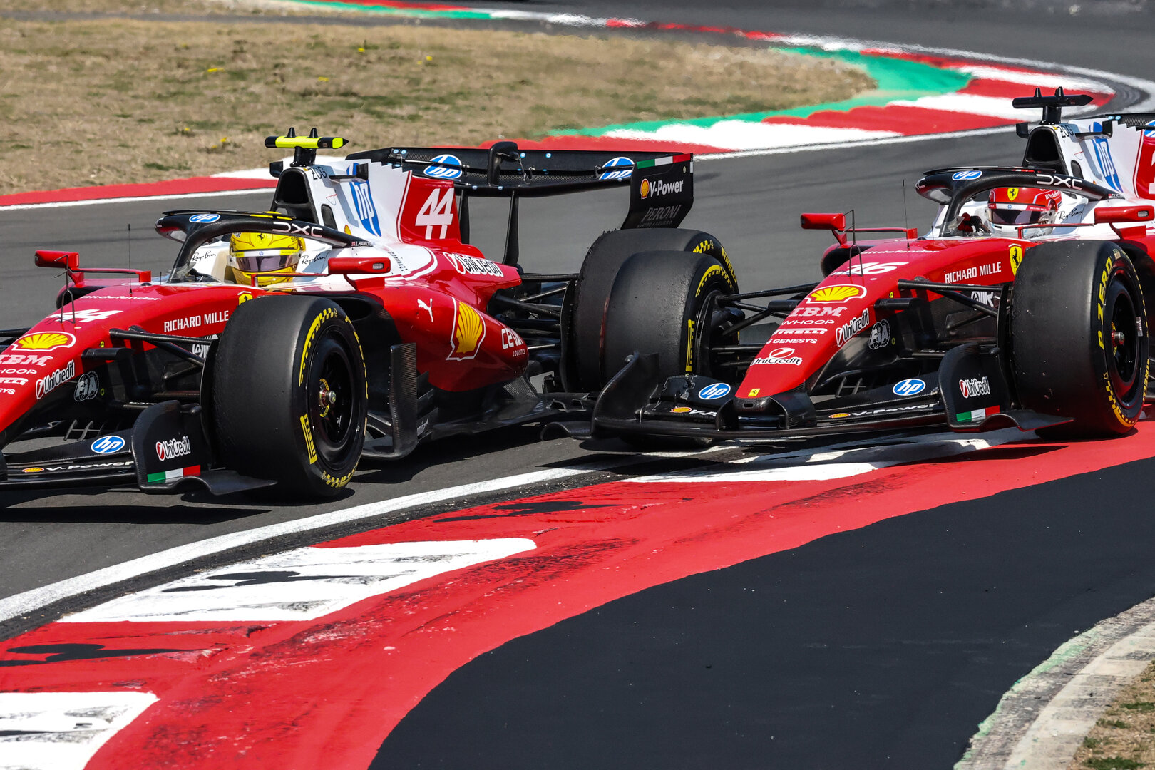 GP CINA, Lewis Hamilton (GBR) Ferrari SF-26 e Charles Leclerc (MON) Ferrari SF-26 battle for position.
14.03.2026. Formula 1 World Championship, Rd 2, Chinese Grand Prix, Shanghai, China, Sprint e Qualifiche Day.
- www.xpbimages.com, EMail: requests@xpbimages.com © Copyright: Charniaux / XPB Images